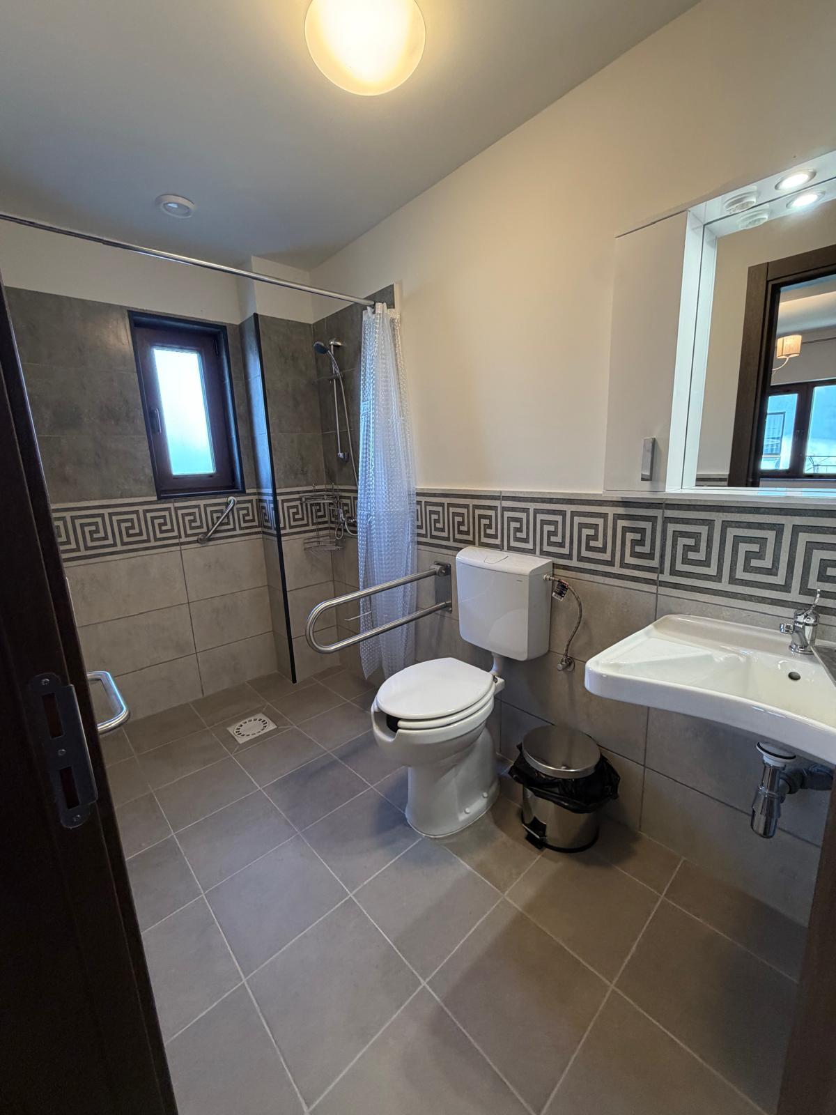 spacious-bathrooms